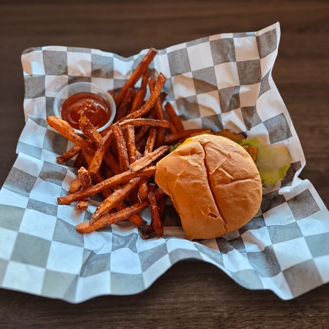 Kids Cheeseburger.